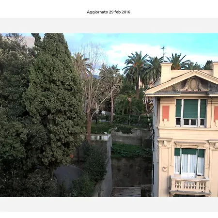 Small Shared House Terrace Above בית הארחה *