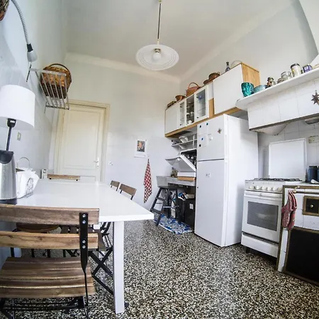 Small Shared House Terrace Above בית הארחה *