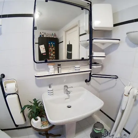 Small Shared House Terrace Above Генуя